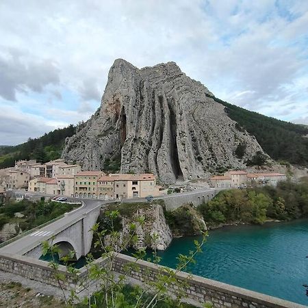 Appartement Au Coeur Du Village Sisteron Dış mekan fotoğraf
